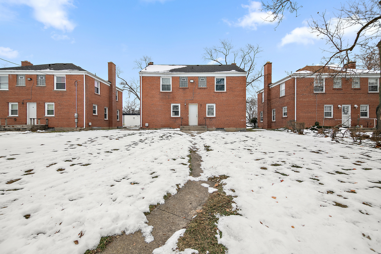 381 South Nelson Avenue Kankakee, IL 60901 - Photo 5 of 15 a front view of a building