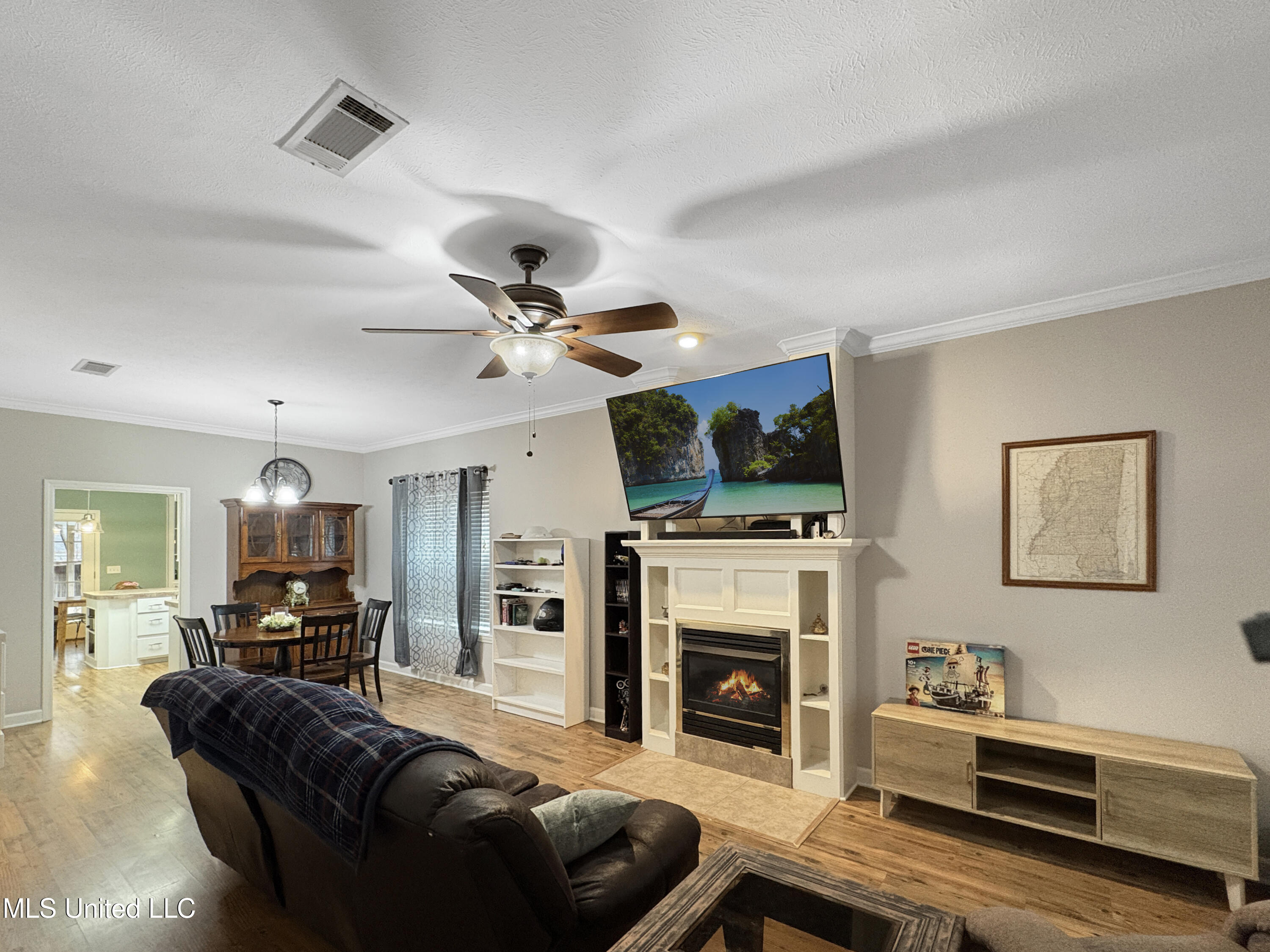 190 Commonwealth Avenue Brandon, MS 39047 - Photo 3 of 22 living