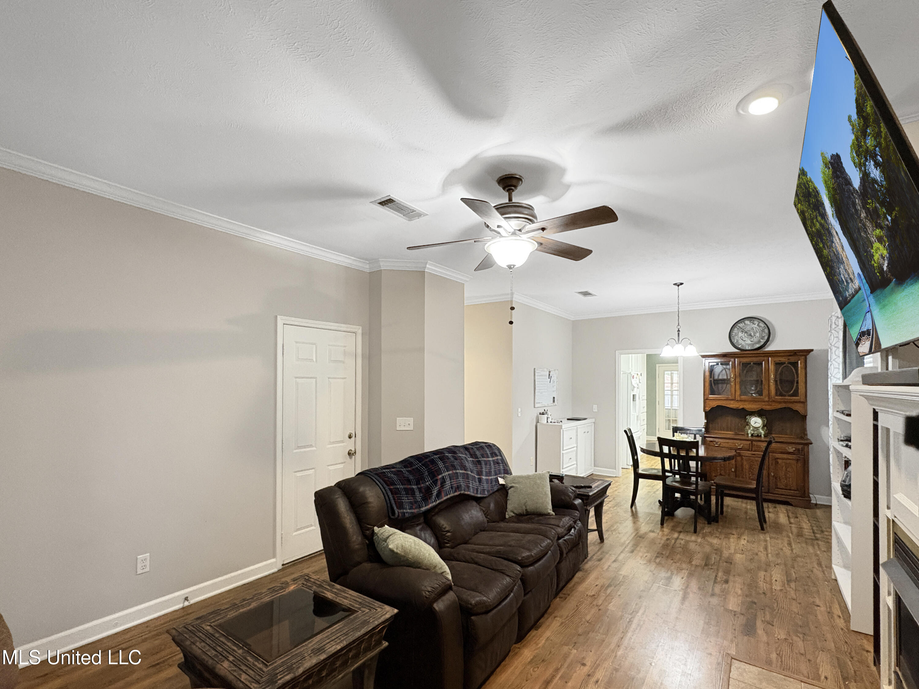 190 Commonwealth Avenue Brandon, MS 39047 - Photo 4 of 22 living