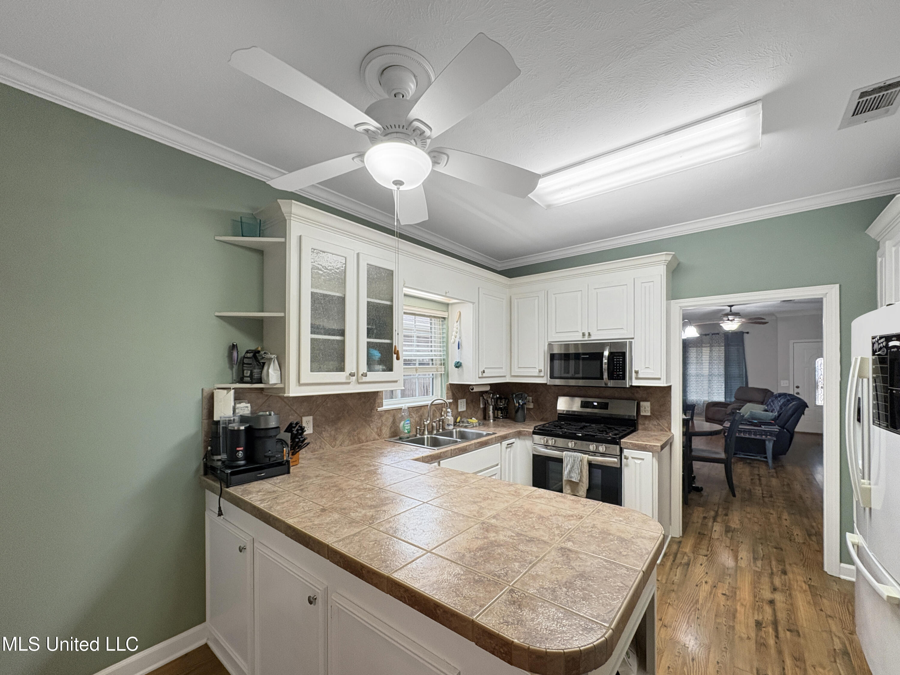 190 Commonwealth Avenue Brandon, MS 39047 - Photo 9 of 22 kitchen