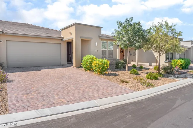 $2,400 | 9903 Spinel Place, Las Vegas, NV 89143