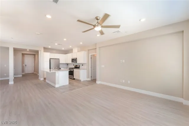 $2,400 | 9903 Spinel Place, Las Vegas, NV 89143