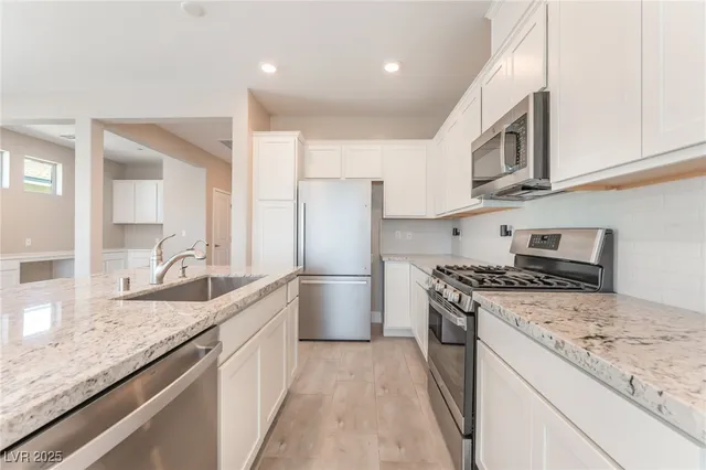 $2,400 | 9903 Spinel Place, Las Vegas, NV 89143