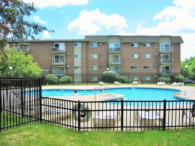 $1,595 | 4500 Beau Monde Drive, Unit 400, Lisle, IL 60532