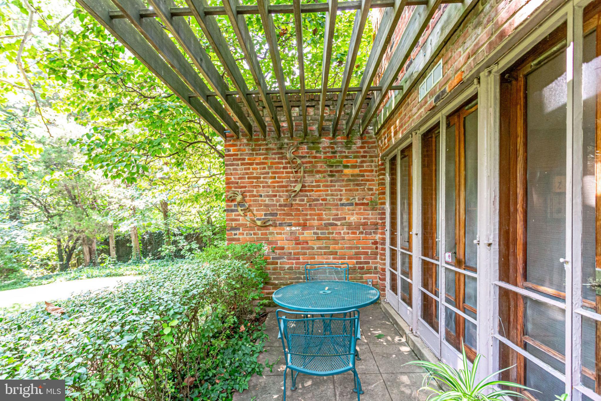 1201 Key Drive Alexandria, VA 22302 - Photo 15 of 82 Outside Seating