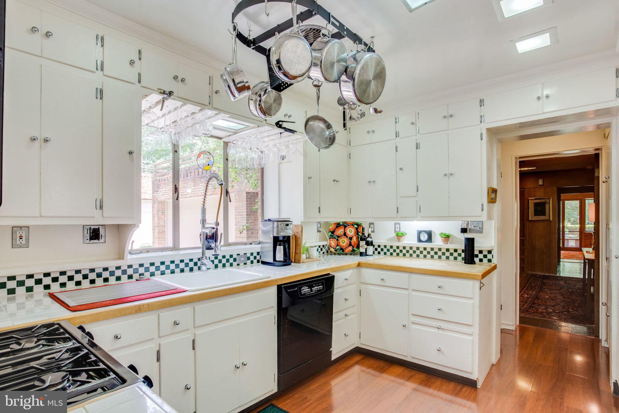 1201 Key Drive Alexandria, VA 22302 - Photo 23 of 82 Kitchen