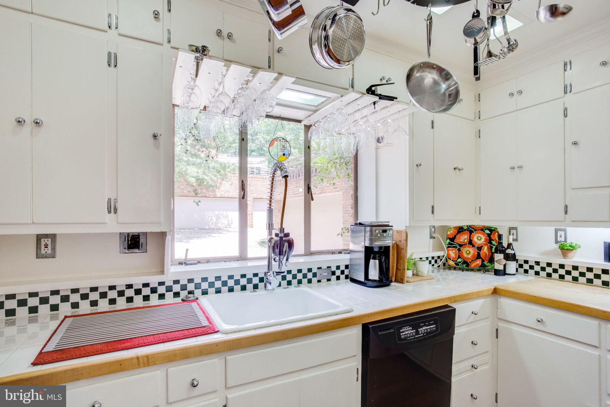 1201 Key Drive Alexandria, VA 22302 - Photo 26 of 82 Kitchen