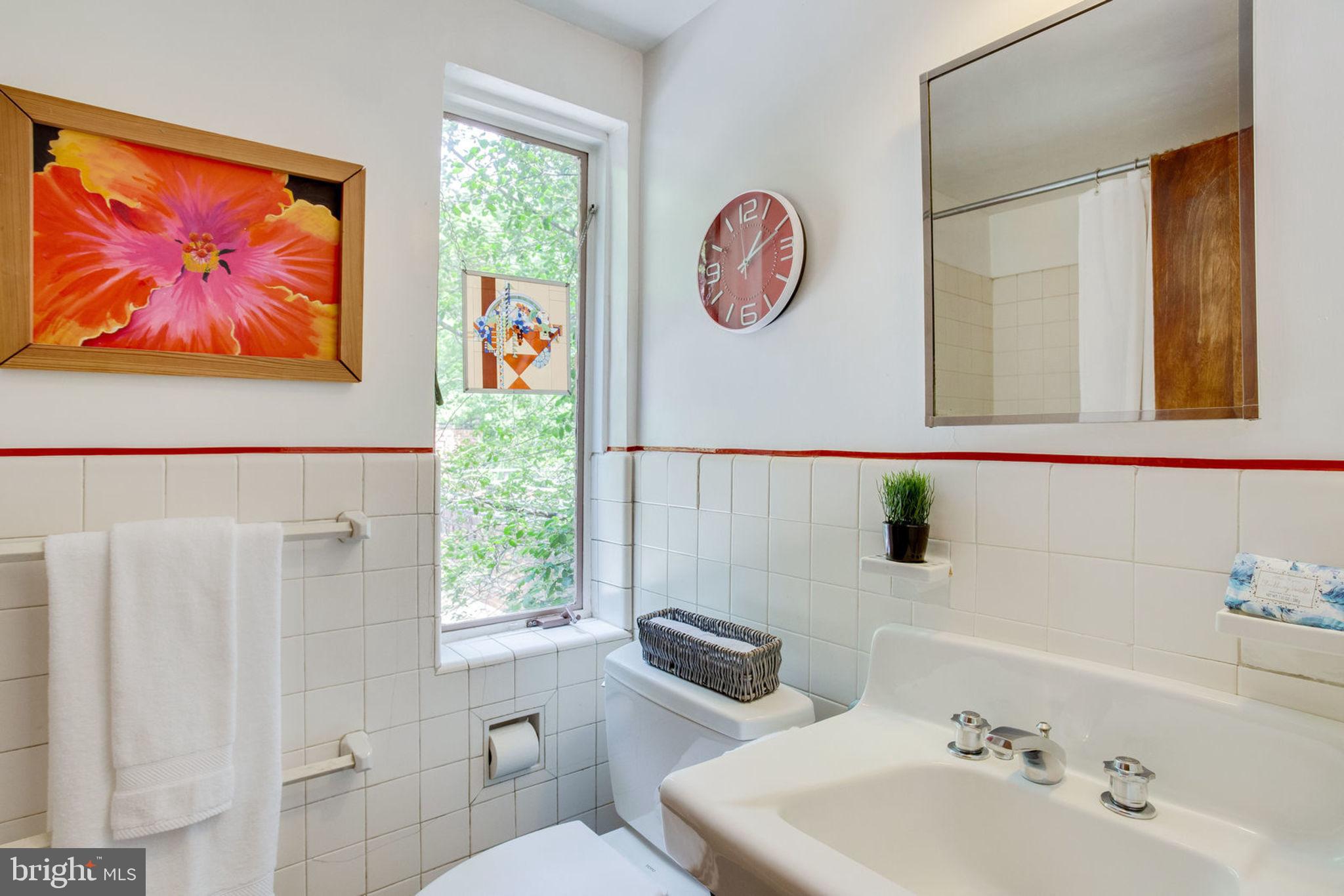 1201 Key Drive Alexandria, VA 22302 - Photo 43 of 82 Main House Bath 2