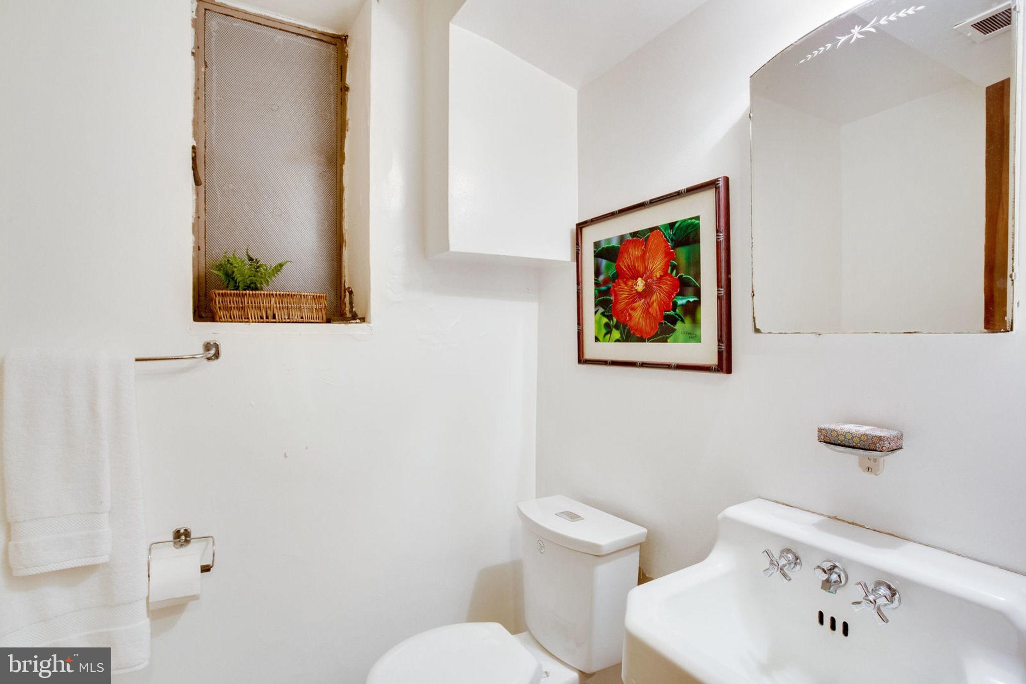 1201 Key Drive Alexandria, VA 22302 - Photo 48 of 82 Main House Bath 4