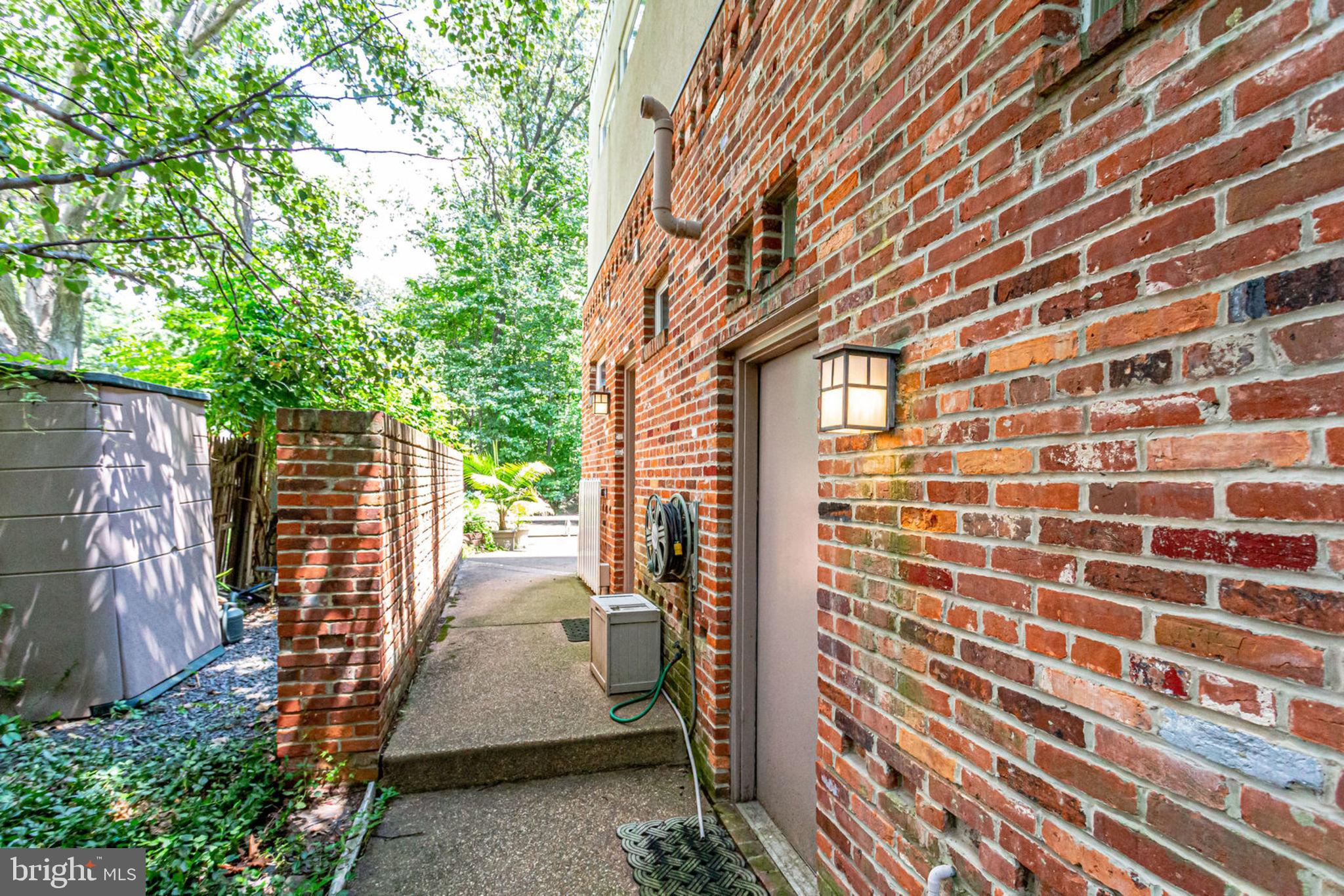 1201 Key Drive Alexandria, VA 22302 - Photo 60 of 82 Path to Pool