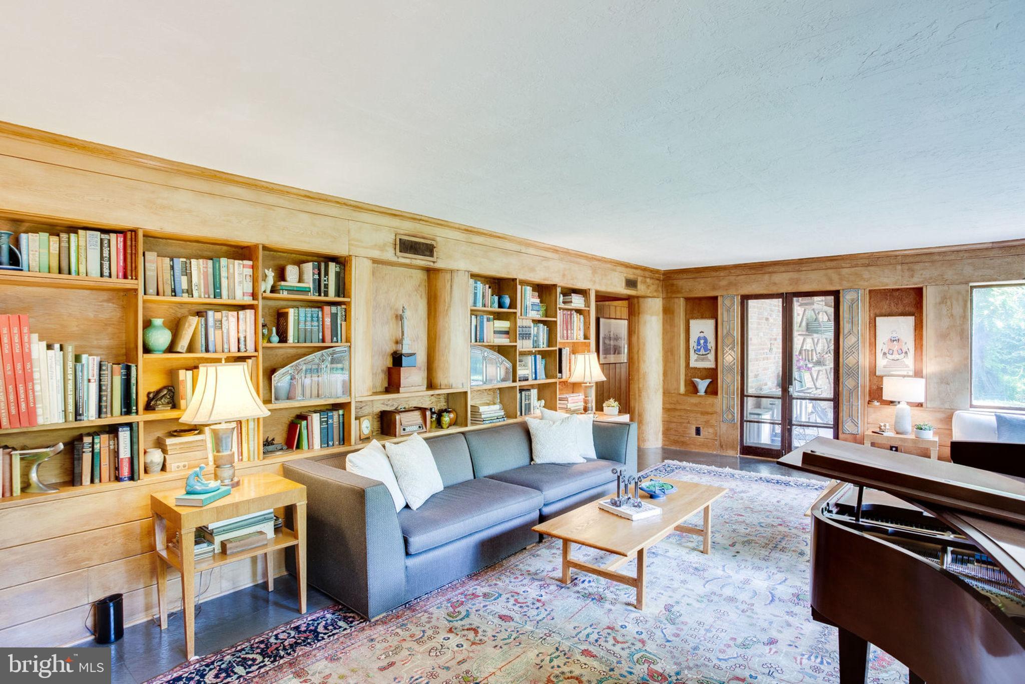 1201 Key Drive Alexandria, VA 22302 - Photo 8 of 82 Living Room