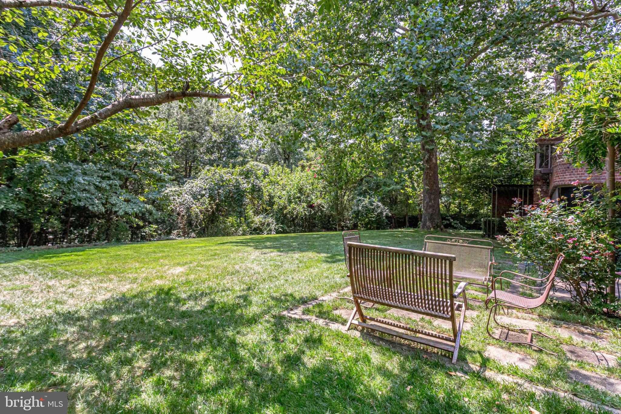 1201 Key Drive Alexandria, VA 22302 - Photo 80 of 82 Main House Side with Lawn