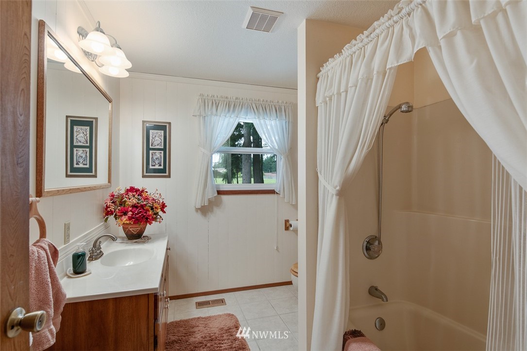 946 East Hemmi Road Everson, WA 98247 - Photo 11 of 24 Gallery Image 11
