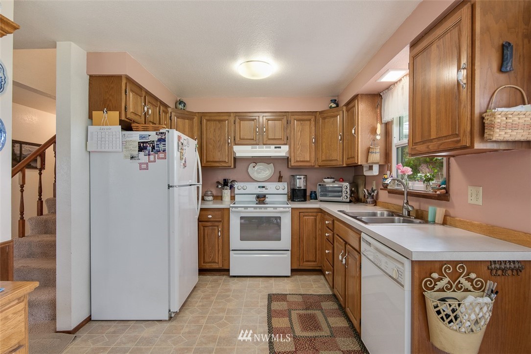946 East Hemmi Road Everson, WA 98247 - Photo 5 of 24 Gallery Image 5