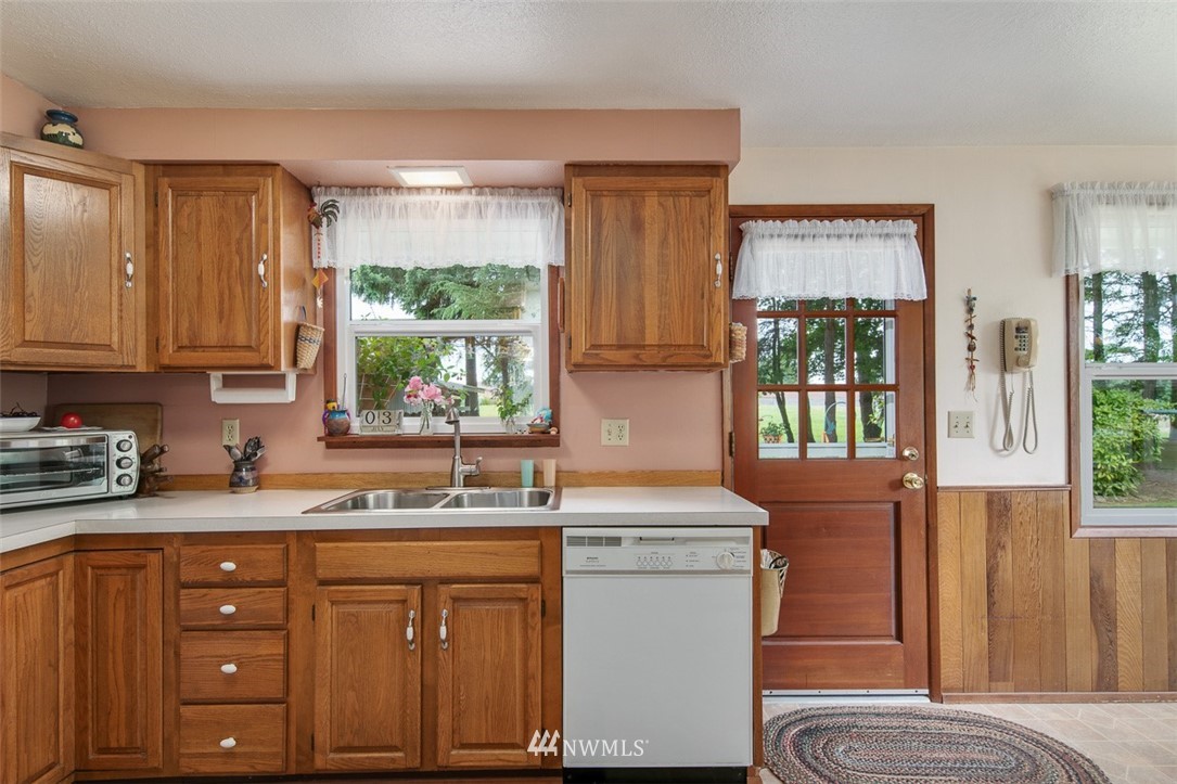 946 East Hemmi Road Everson, WA 98247 - Photo 6 of 24 Gallery Image 6