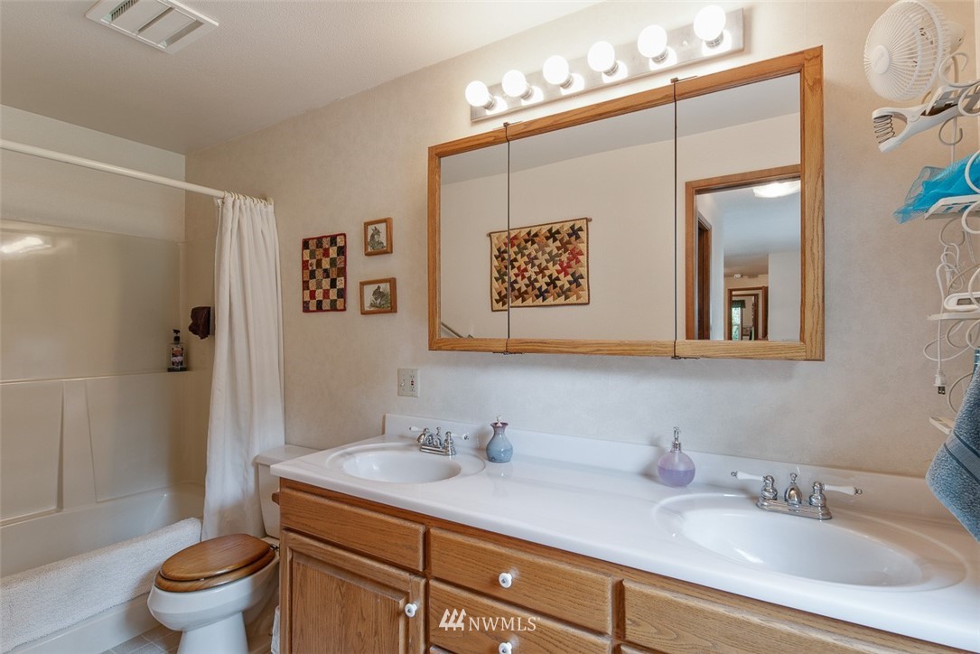 946 East Hemmi Road Everson, WA 98247 - Photo 9 of 24 Gallery Image 9
