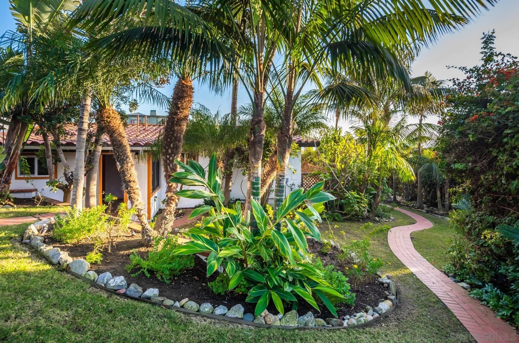 110 8th Street Del Mar, CA 92014 - Photo 17 of 24 a view of a backyard of a house