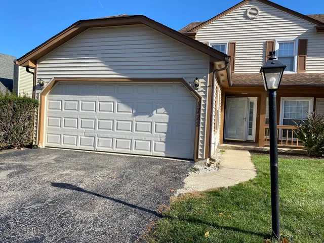 $2,400 | 1722 Ranchview Drive, Naperville, IL 60565