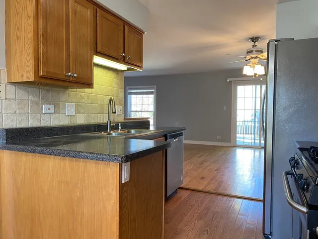 $2,400 | 1722 Ranchview Drive, Naperville, IL 60565