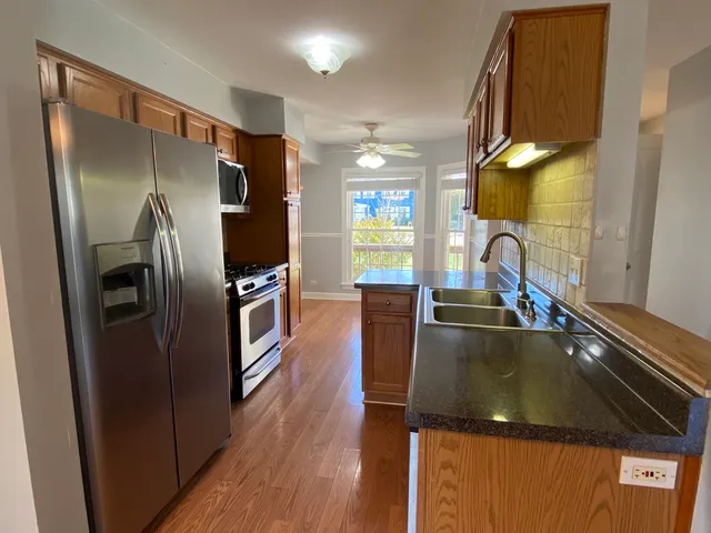 $2,400 | 1722 Ranchview Drive, Naperville, IL 60565