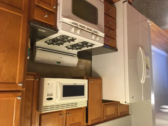 $2,400 | 1722 Ranchview Drive, Naperville, IL 60565