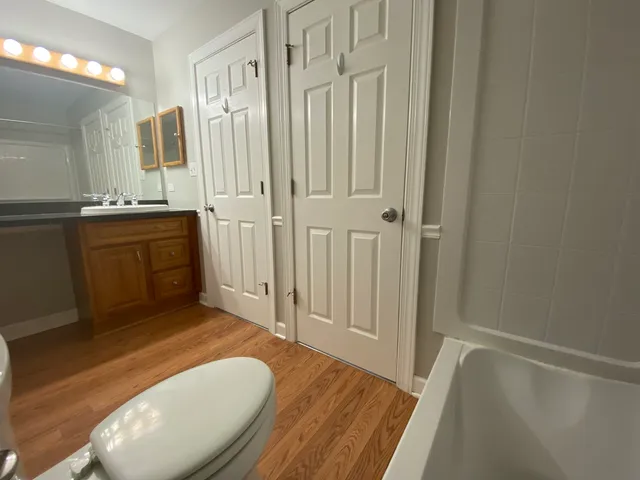 $2,400 | 1722 Ranchview Drive, Naperville, IL 60565