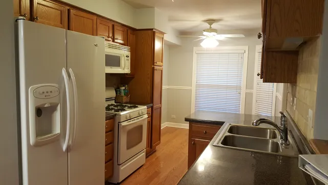 $2,400 | 1722 Ranchview Drive, Naperville, IL 60565