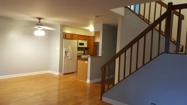 $2,400 | 1722 Ranchview Drive, Naperville, IL 60565