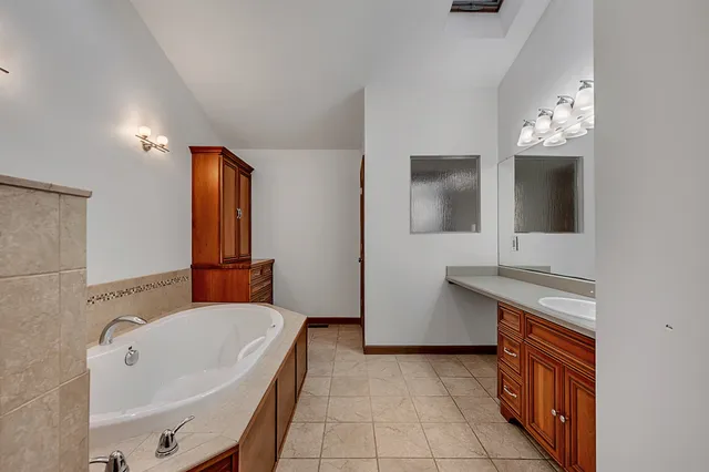 $449,900 | 75 Hart Road, Guilford, CT 06437