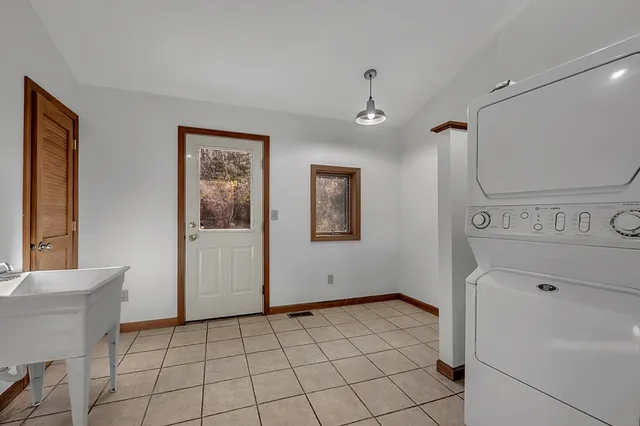 $449,900 | 75 Hart Road, Guilford, CT 06437