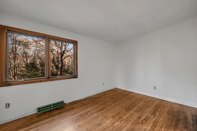 $449,900 | 75 Hart Road, Guilford, CT 06437