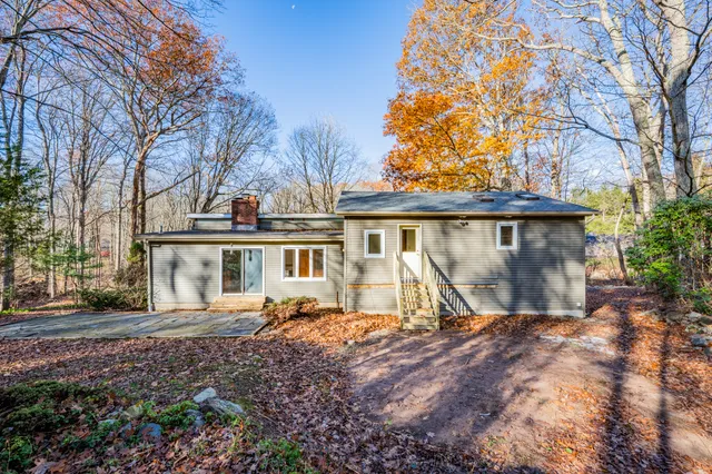 $449,900 | 75 Hart Road, Guilford, CT 06437