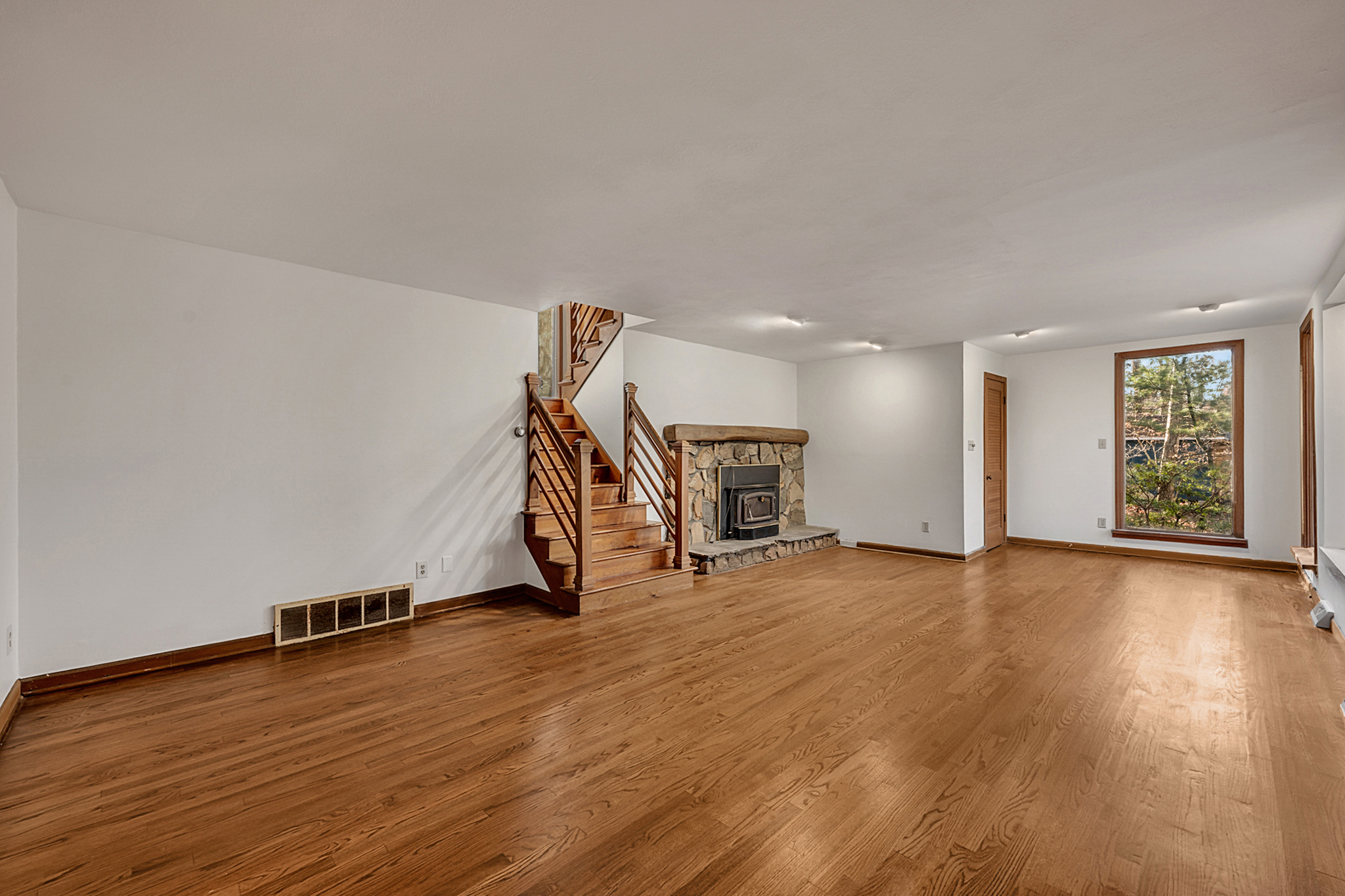 75 Hart Road Guilford, CT 06437 - Photo 7 of 30