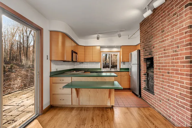 $449,900 | 75 Hart Road, Guilford, CT 06437