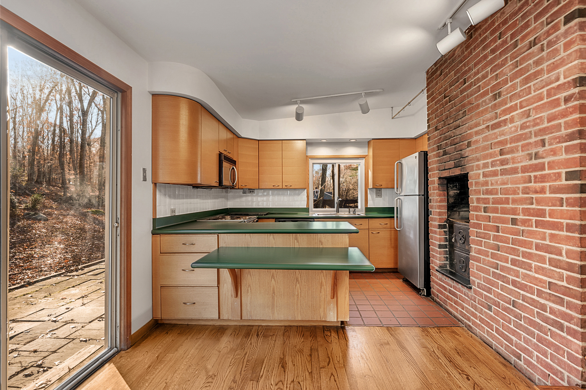 75 Hart Road Guilford, CT 06437 - Photo 8 of 30