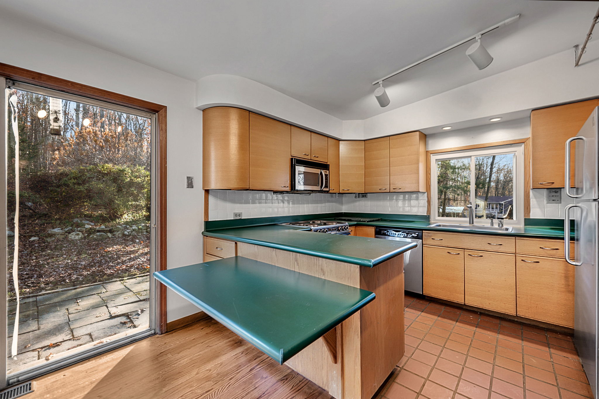 75 Hart Road Guilford, CT 06437 - Photo 9 of 30