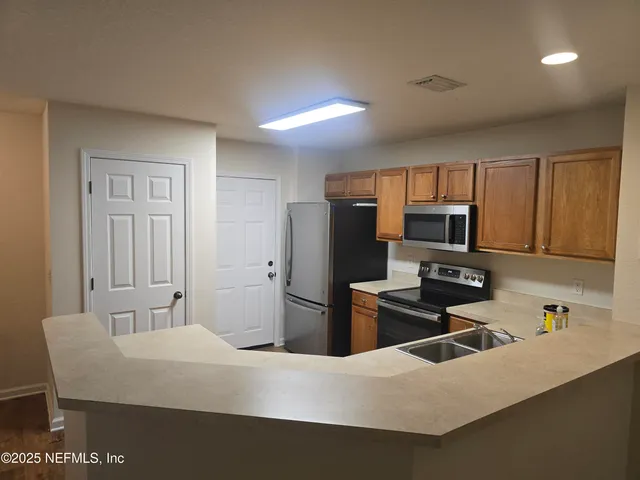 $1,370 | 8550 Argyle Business Loop, Unit 604, Jacksonville, FL 32244