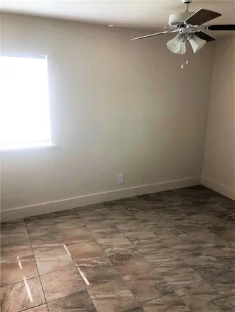 $800 | 305 South San Patricio Street, Unit B1 C2, Sinton, TX 78387