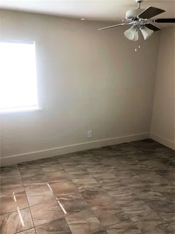 $800 | 305 South San Patricio Street, Unit B1 C2, Sinton, TX 78387