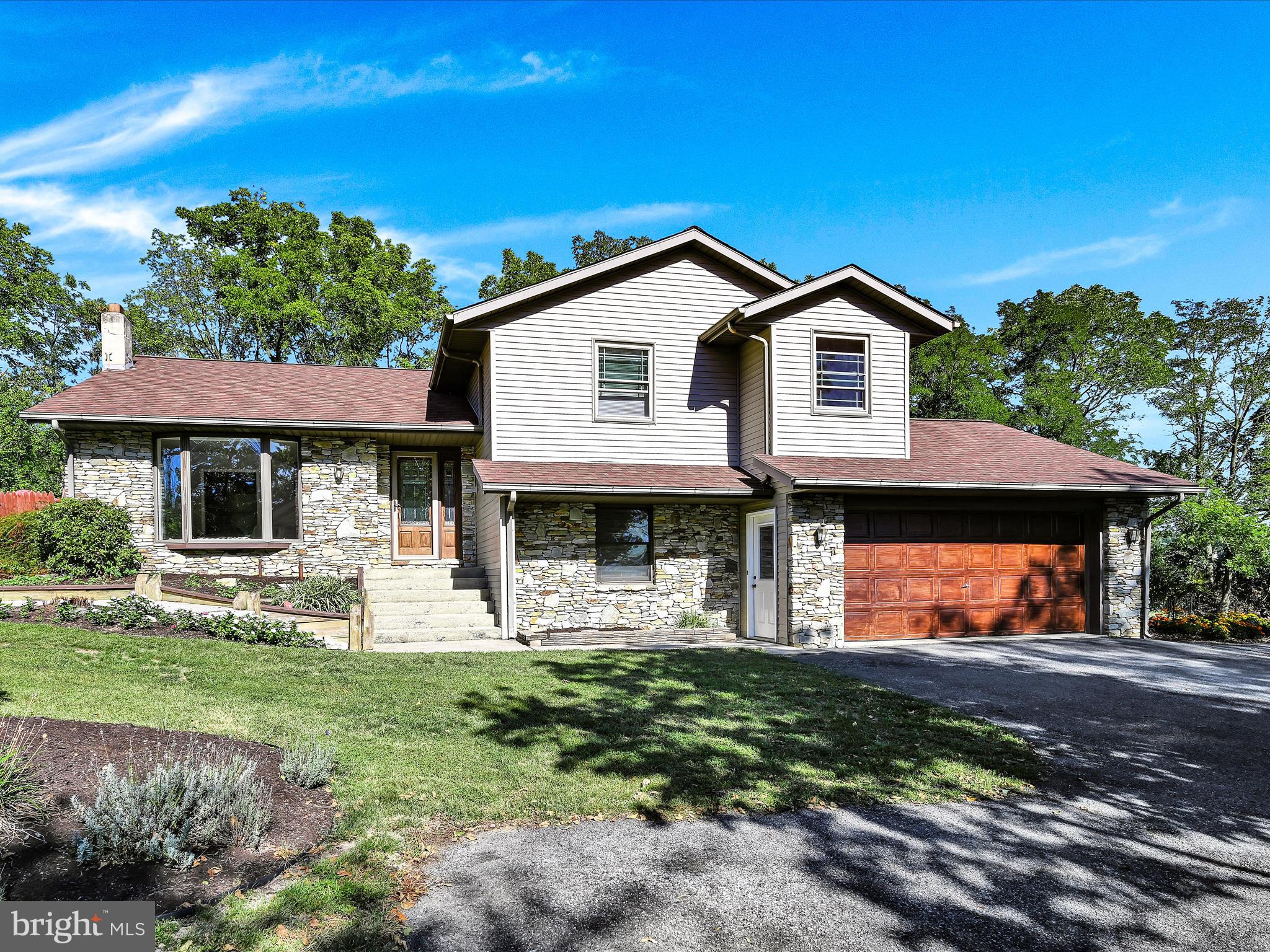 128 Old Ebenezer Road Lebanon, PA 17046 - Photo 5 of 16 Front