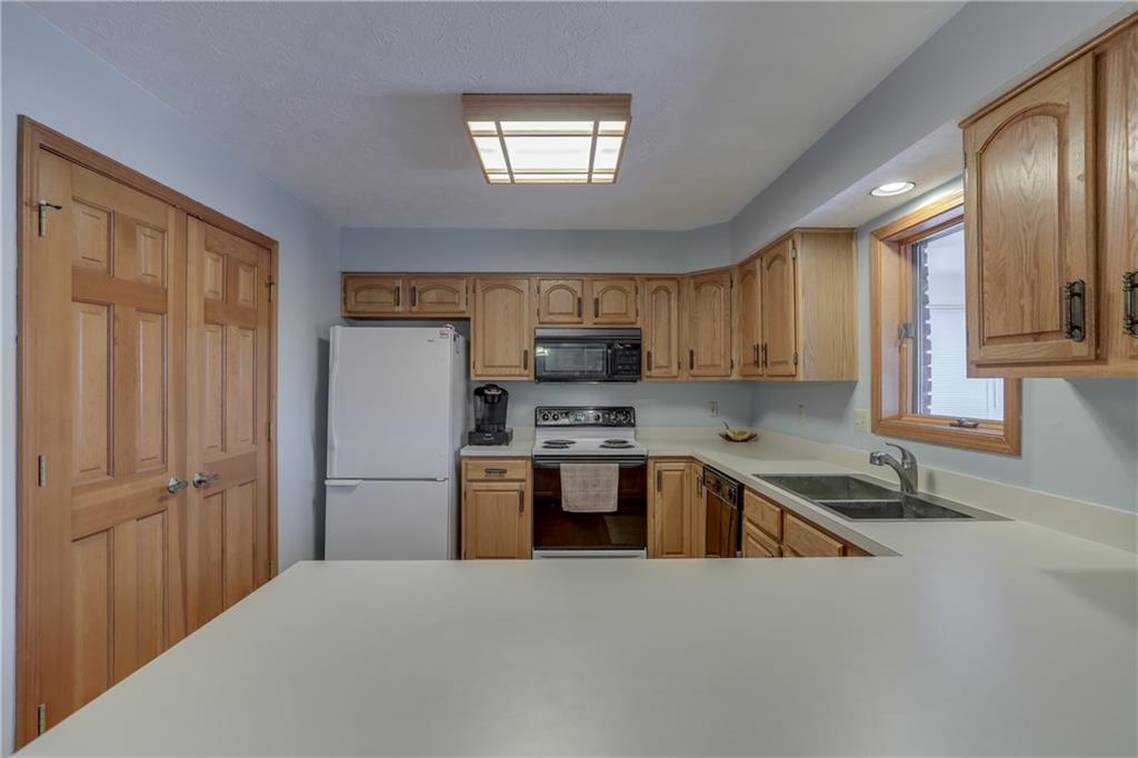 4239 Moss Ridge Lane Indianapolis, IN 46237 - Photo 12 of 27 Gallery Image 12