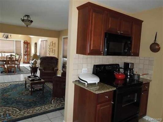 865 Fieldstone Court Rochester, MI 48309 - Photo 6 of 27 6.JPG