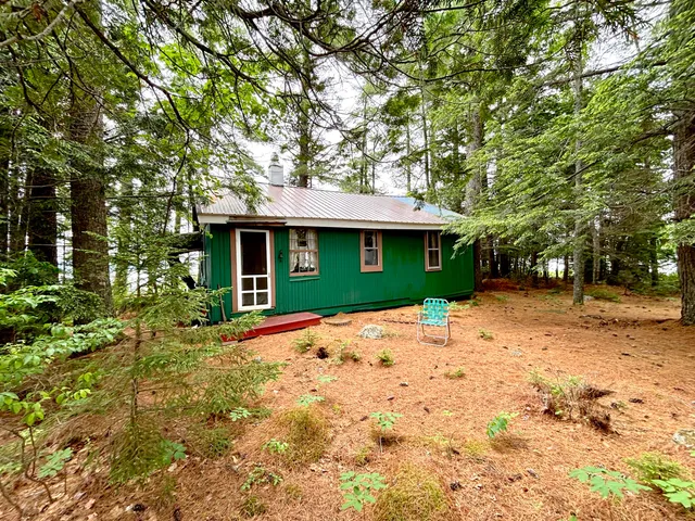 $289,000 | 021 1st, Millinocket, ME 04462