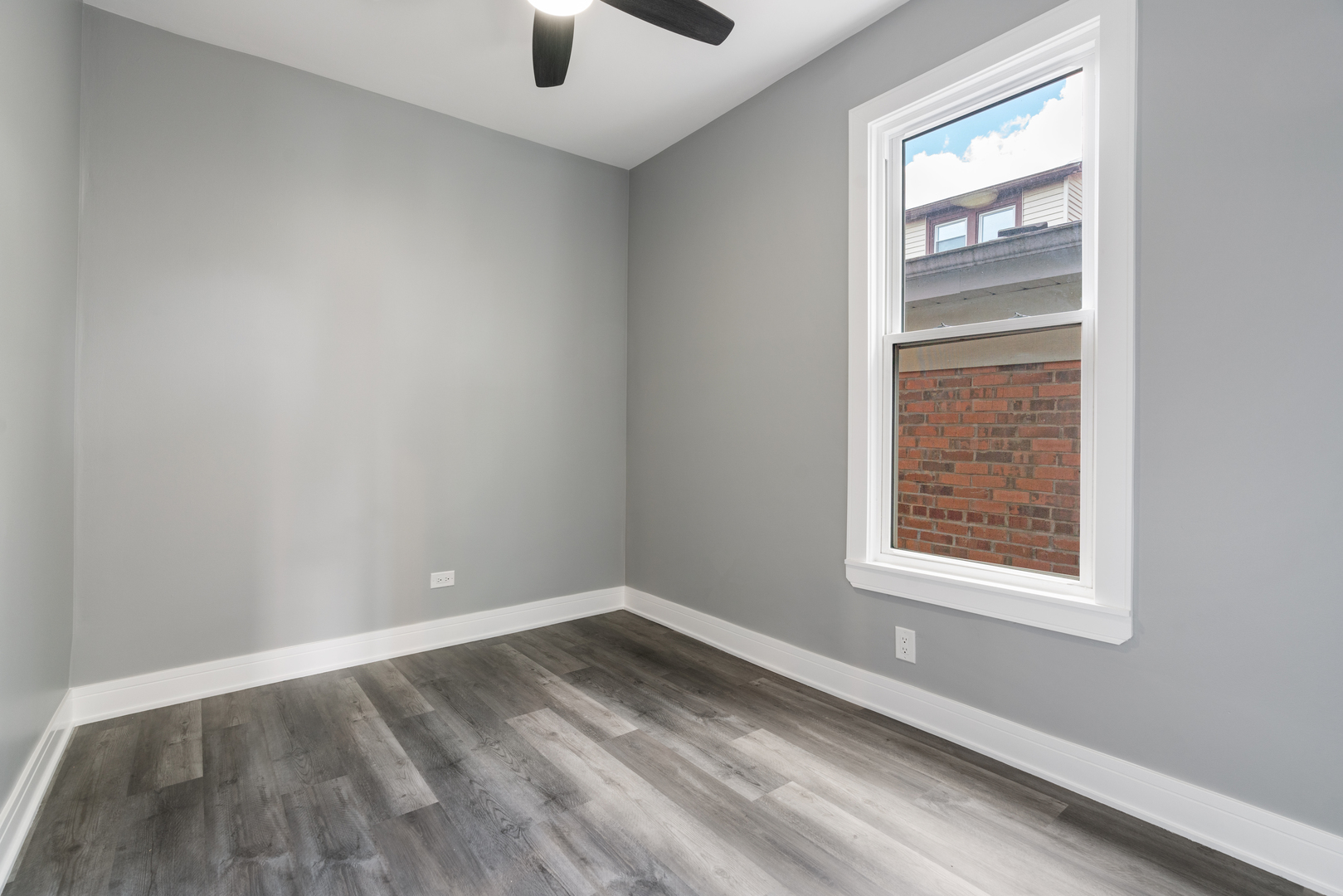 4624 North Springfield Avenue Chicago, IL 60625 - Photo 28 of 44 an empty room with a window