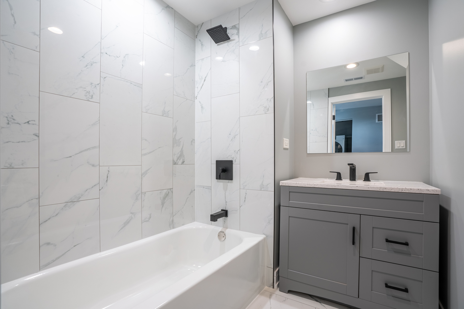 4624 North Springfield Avenue Chicago, IL 60625 - Photo 38 of 44 a bathroom with a bathtub sink vanity and mirror