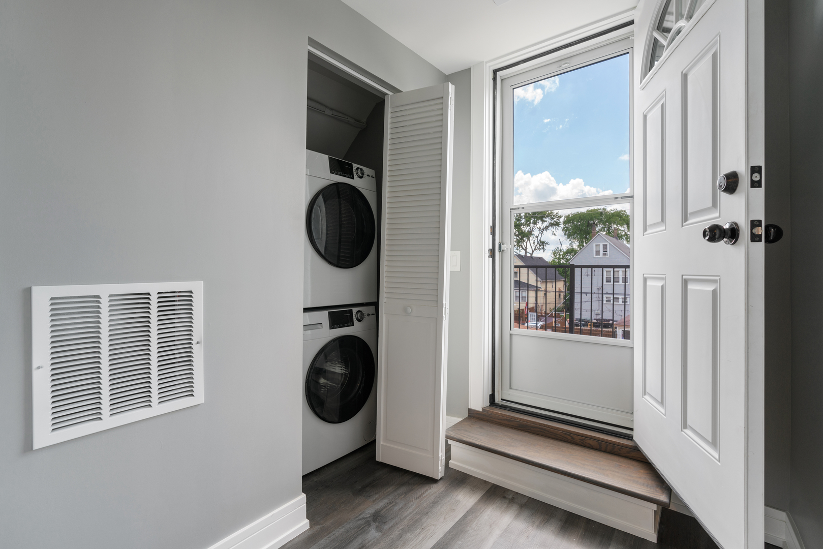 4624 North Springfield Avenue Chicago, IL 60625 - Photo 39 of 44 a view of small space with wooden floor and windows