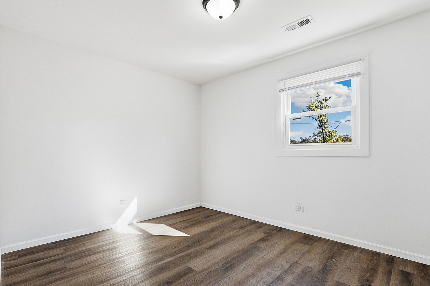 1941 Cambridge Street Chicago Heights, IL 60411 - Photo 11 of 19 an empty room with wooden floor and window