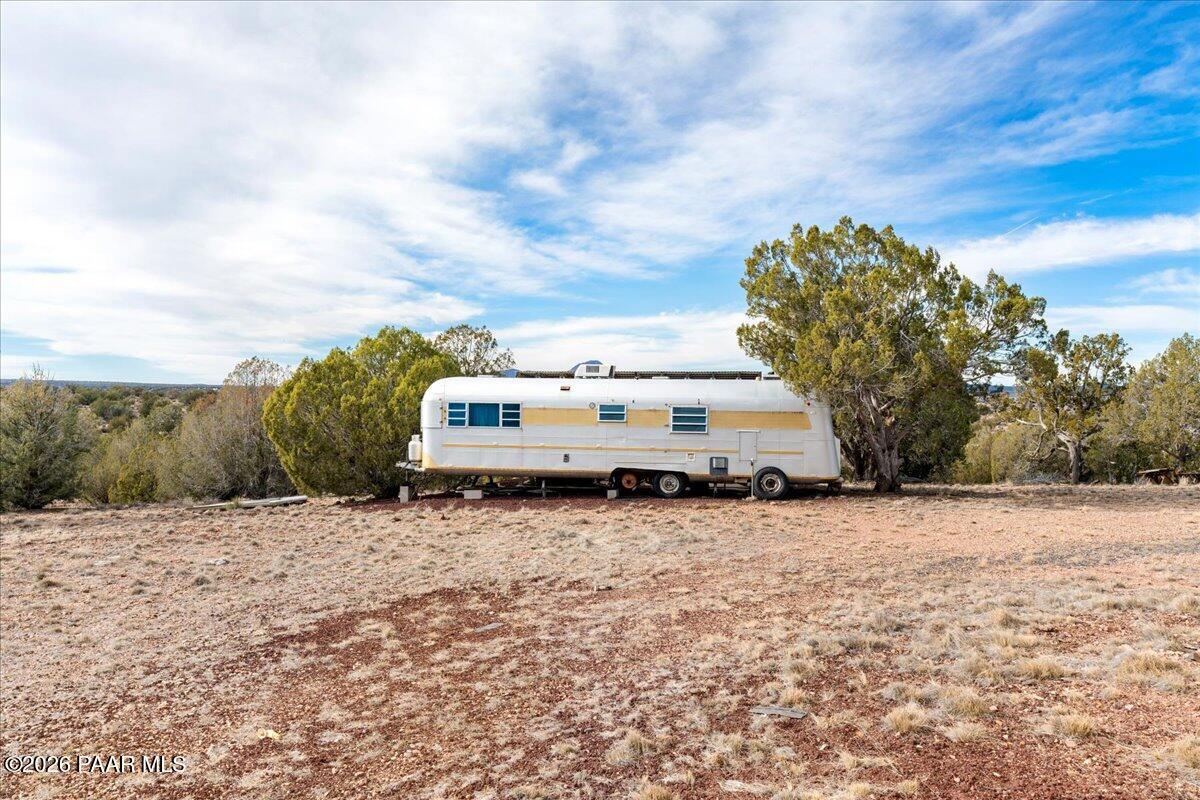 44044 North Haywire Road Ash Fork, AZ 86320 - Photo 19 of 22 25-RV
