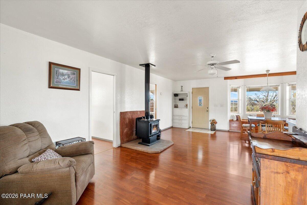44044 North Haywire Road Ash Fork, AZ 86320 - Photo 5 of 22 06-Living Room