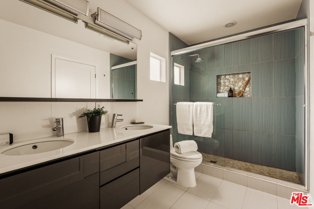 6644 Vista Del Mar Playa del Rey, CA 90293 - Photo 14 of 25